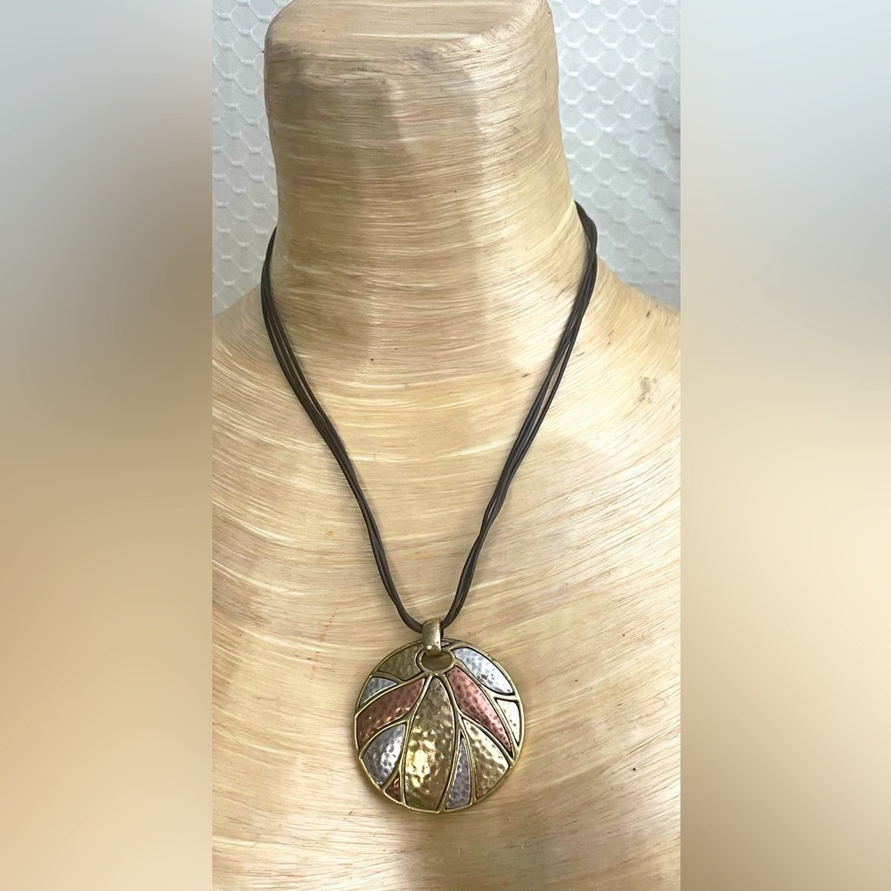 🔴 necklace with 3 strand leather chain. 16.5 -19.5” - Picture 2 of 4